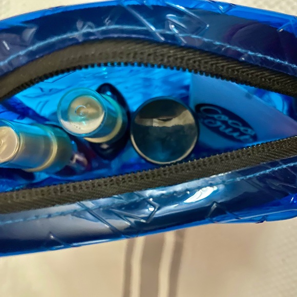 ❌SOLD on anthr site❌VS PINK Summer BUNDLE - Bag, 2 body spray & CoCo body - Picture 4 of 13